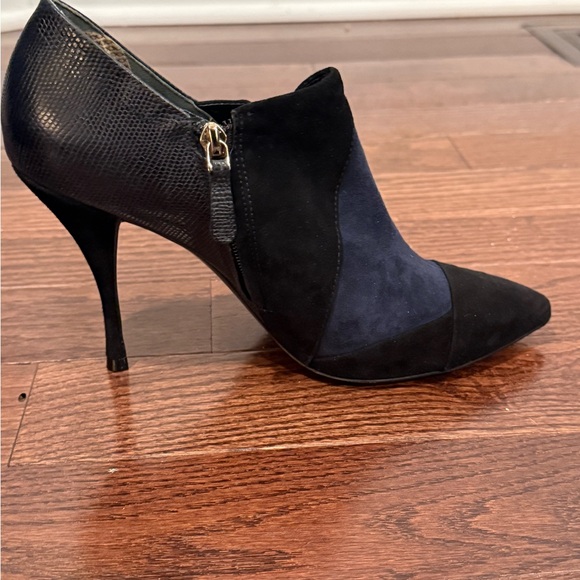 Tory Burch Black and Navy leather and Suede Heeled Booties Size 9.5M - Picture 4 of 9